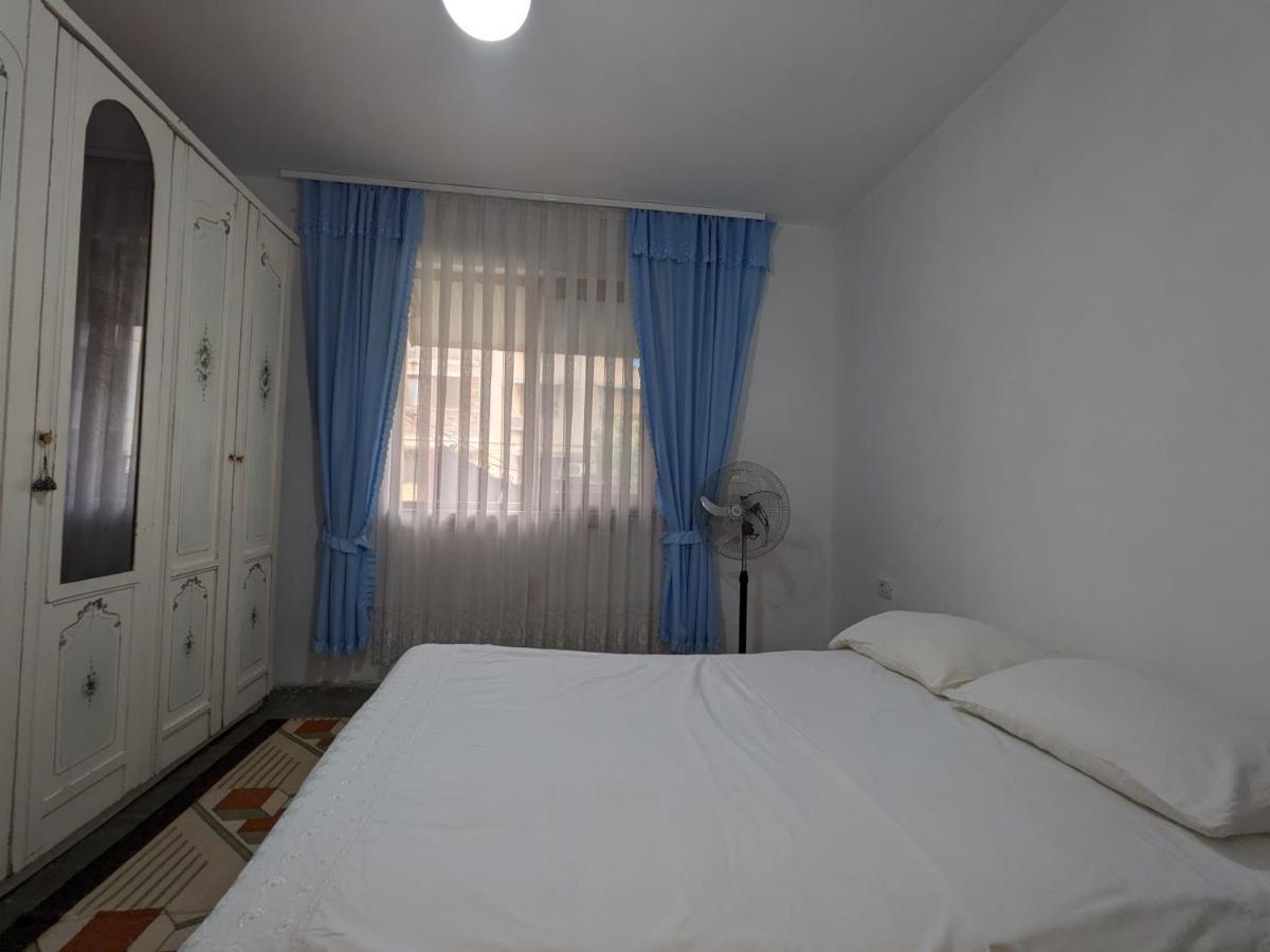 שקודר Communist Style Room מראה חיצוני תמונה