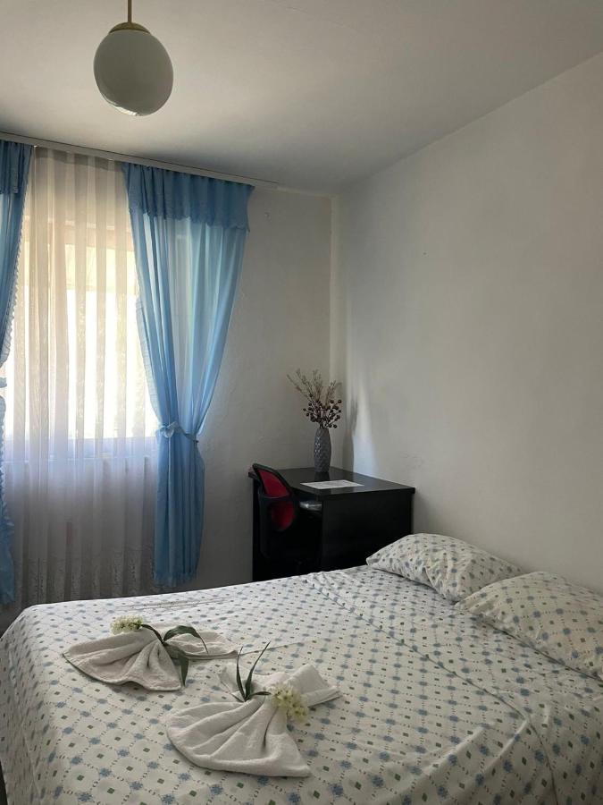 שקודר Communist Style Room מראה חיצוני תמונה
