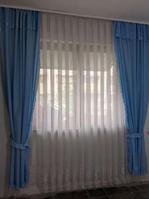 שקודר Communist Style Room מראה חיצוני תמונה