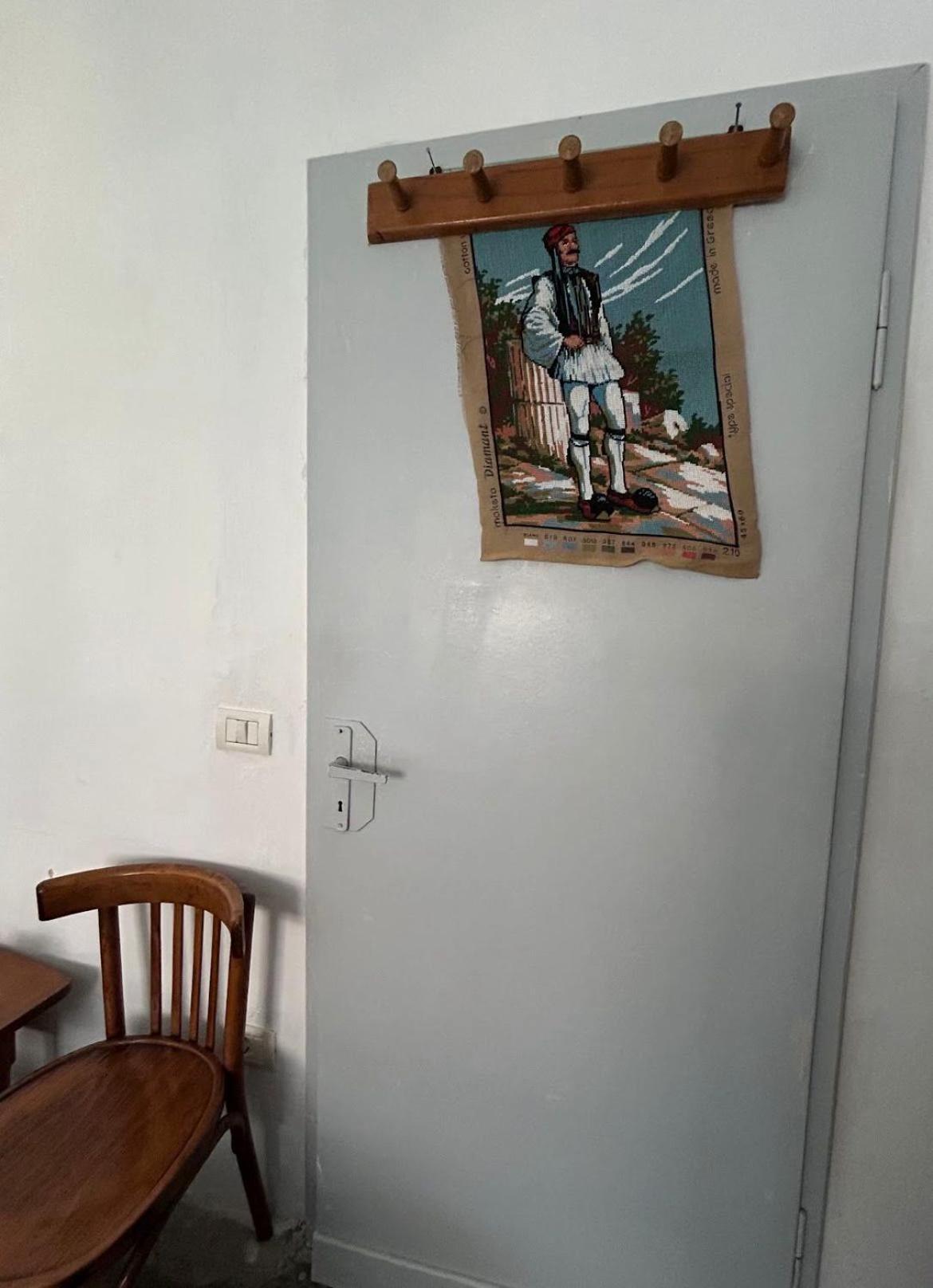 שקודר Communist Style Room מראה חיצוני תמונה